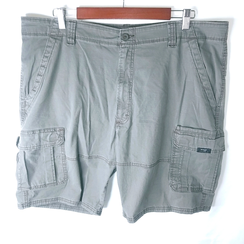 Wrangler Cargo 40R Mens Drab Green Cotton Shorts